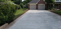 Broom Finish Driveway with Smoke Integral and Colina Tan Release Border