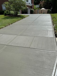 Broom finish concrete driveway in Carmel Indiana – Indy Decorative Concrete