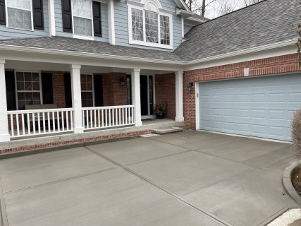 Broom finish concrete driveway with curb in Zionsville Indiana – Indy Decorative Concrete