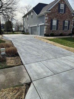 Broom finish concrete driveway in Fishers Indiana – Indy Decorative Concrete