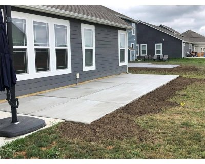 Gray broom finish concrete with tooled joints and broom retrace in Indianapolis Indiana – Indy Decorative Concrete