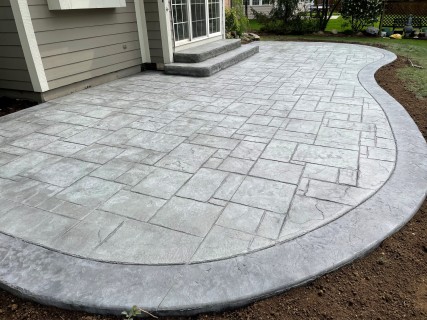 English Rivenstone stamped concrete with Pewter integral, Cape Cod Gray release, Cape Cod Gray hardener border and wedding cake stone liner steps in the Indianapolis area – Indy Decorative Concrete