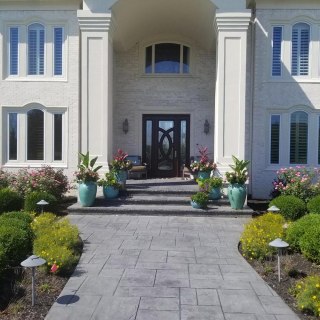 Majestic Ashlar Slate - Gull Gray Integral - Deep Charcoal Release - Step- Hadley Creek Shale with Cantilever Step