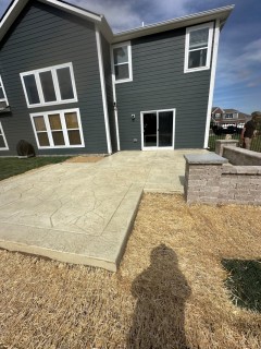 Appalachian Flagstone - Lanon Stone Integral - Smoke Release - Gray Block Seat Wall and Columns with Light Gray Top Caps