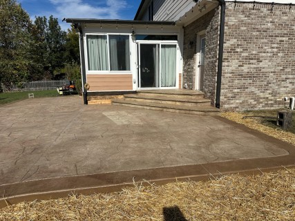 Appalachian Flagstone stamped concrete with Lanon Stone integral, Walnut release, Colina Tan hardener border and cantilever wedding cake steps in Fishers Indiana – Indy Decorative Concrete