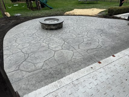 English Rivenstone stamped concrete with Pewter integral, Storm Gray release, Storm Gray hardener border and stone liner steps in Westfield Indiana – Indy Decorative Concrete