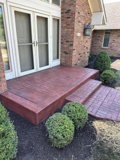 Basketweave stamped concrete with Brick Red integral, Charcoal release, rubbed steps and 8-inch border with no color change in Lebanon Indiana – Indy Decorative Concrete