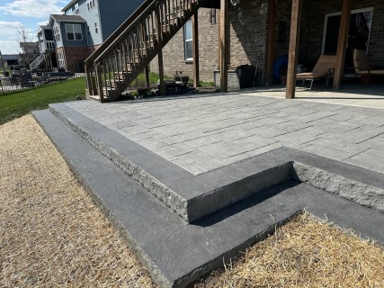 English Rivenstone stamped concrete with Pewter integral, Storm Gray release, Storm Gray hardener border and stone liner steps in Westfield Indiana – Indy Decorative Concrete