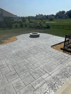 English Rivenstone - Pewter Integral - Storm Gray Release - Gray Block Fire Pit with Light Gray Top Cap