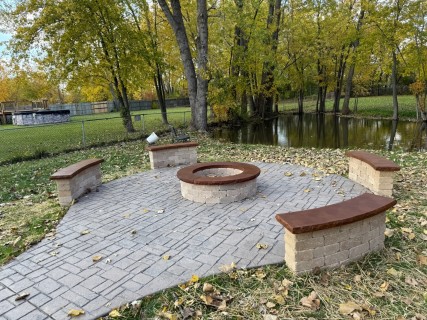Verona Cobblestone stamped concrete with Mocha Brown integral, Charcoal release and wood-burning fire pit with custom top cap in Indianapolis Indiana – Indy Decorative Concrete