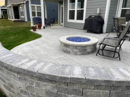 Gilpins16-Inch Wood Plank - Pewter Integral  -  Storm Gray Release - Tooled Border No Color Change - Gray Block Seat Wall and Gas Fire Pit with Light Gray Top Cap