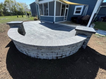 Gilpins 16-Inch Wood Plank - Gull Gray Integral  -  Charcoal Release - Gray Block Seat Wall and Columns with Dark Gray Top Caps