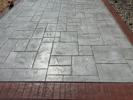 Majestic Ashlar Slate stamped concrete with Gull Gray integral, Storm Gray release and brick red hardener border with brick stamp in Indianapolis Indiana – Indy Decorative Concrete
