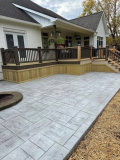 Majestic Ashlar Slate stamped concrete with Gray Linen hardener and Cape Cod Gray release in Noblesville Indiana – Indy Decorative Concrete