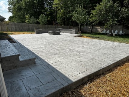 Majestic Ashlar Slate - Pewter Integral - Storm Gray Release - Stacked Cantilever Steps - Gray Block Seat Wall, Columns, and Fire Pit with Dark Gray Top Caps
