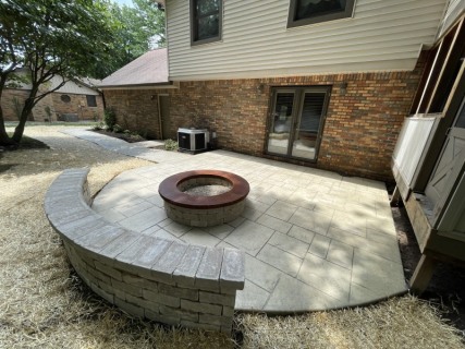 Majestic Ashlar Slate stamped concrete with Lanon Stone integral, Smoke release and wood-burning fire pit and seat wall with custom top cap in Greenwood Indiana – Indy Decorative Concrete