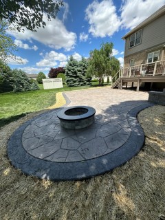 Orchard Stone - Autumn Oak Integral - Storm Gray Release - Storm Gray Hardener Border - Gray Block Fire Pit with Dark Gray Top Cap