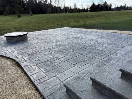English Rivenstone - Pewter Integral - Charcoal Release - Gray Block Fire Pit with Dark Gray Top Cap - Wedding Cake Cantilever Steps