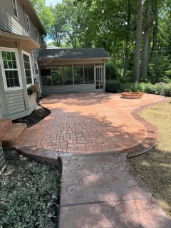 Verona Cobblestone stamped concrete with Terra Cotta integral, Walnut release, Russet hardener border and stacked stone liner steps – Indy Decorative Concrete