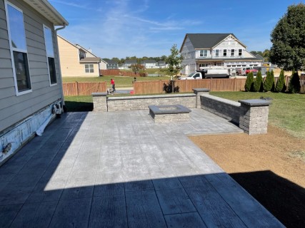 Gilpins 16-Inch Wood Plank - Gull Gray Integral  -  Charcoal Release - Gray Block Seat Wall, Columns, and Fire Pit with Dark Gray Top Caps