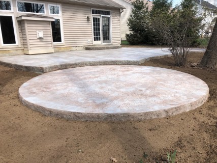 Bluestone stamped concrete with Pewter integral, Walnut release and stone liner edge and step in the Indianapolis area – Indy Decorative Concrete