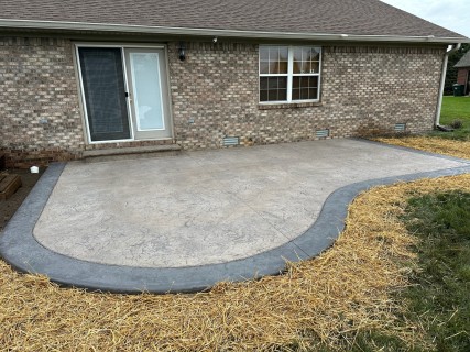 Hadley Creek stamped concrete patio with Autumn Oak integral color, Storm Gray release, and Storm Gray hardener border in New Palestine Indiana – Indy Decorative Concrete