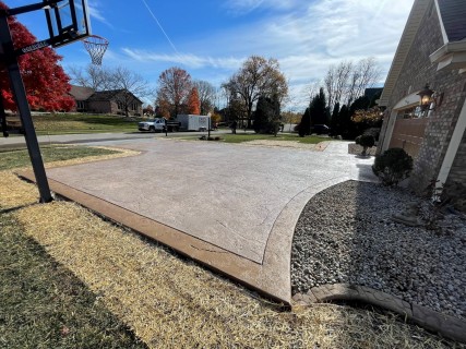 Heavy Stone stamped concrete driveway with Autumn Oak integral, Colina Tan release and Colina Tan hardener border in Indianapolis Indiana – Indy Decorative Concrete