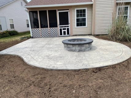 Oxford Slate stamped concrete with Lanon Stone integral, Charcoal release and wood-burning fire pit with custom dark gray top cap – Indy Decorative Concrete